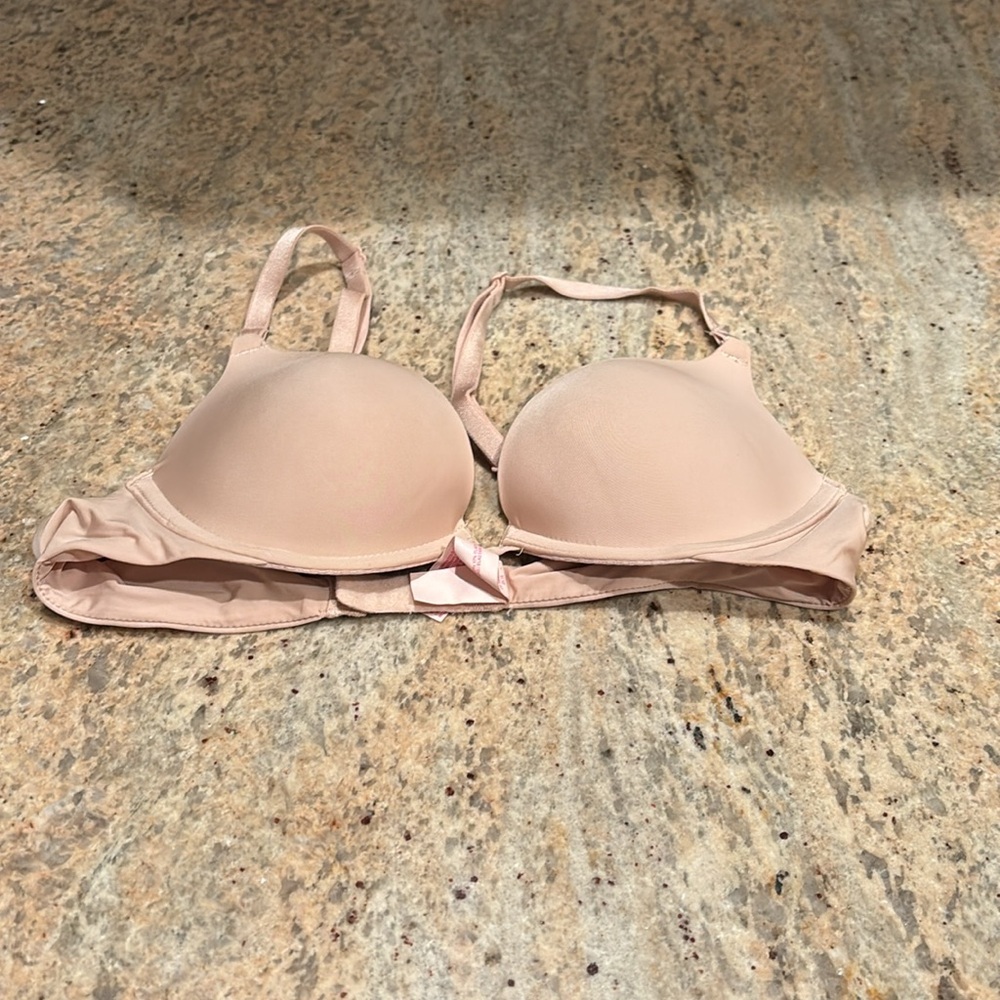 Victoria's Secret Nude Bra - Picture 3 of 7